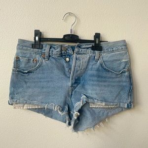 Levi’s Button Distressed Jean Shorts Size 28
